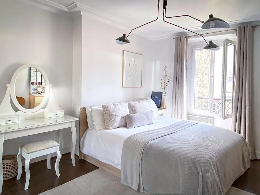 Arty & Charming Le Marais Apartment Paris